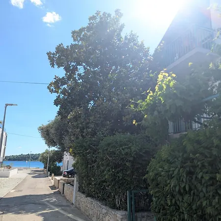 Ground Floor 50m From Back Entrance דירה