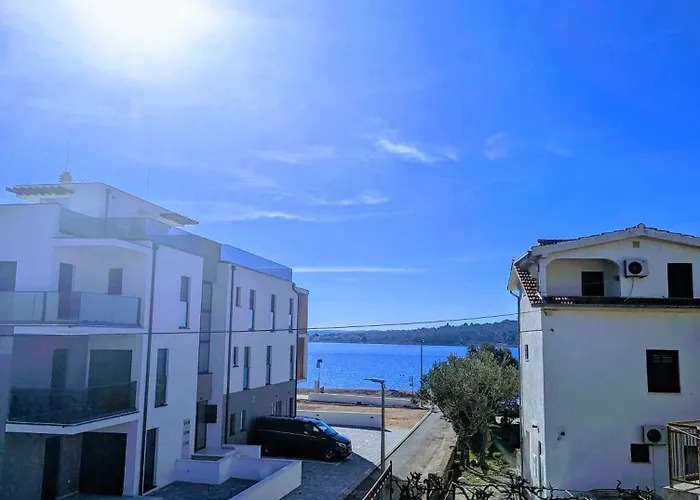 Ground Floor 50m From Back Entrance Apartman *